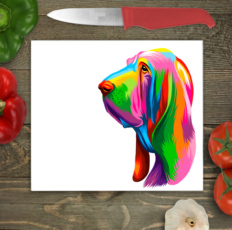 Bwrdd Torri Gwydr Ci Basset Hound ar wyneb gwaith cegin