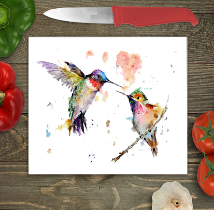 Bwrdd Torri Gwydr Pâr o Adar Hummingbird Dyfrlliw ar wyneb gwaith cegin