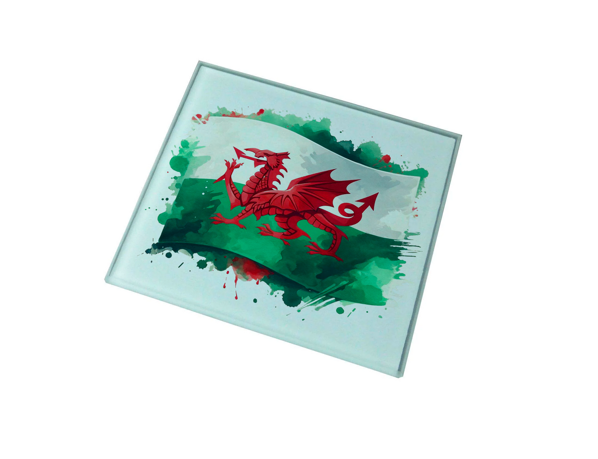 Gwaith celf ar fat diod gwydr yn dangos draig goch ar faner werdd a gwyn