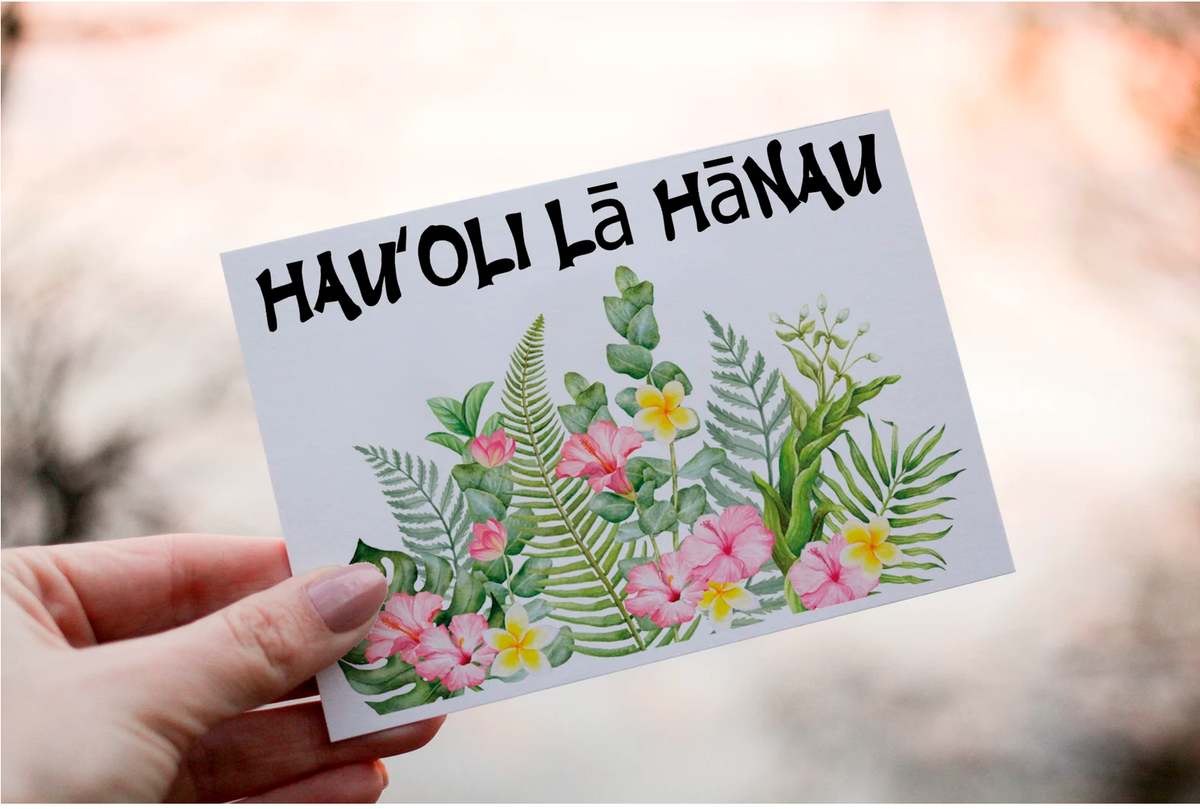 Cerdyn Pen-blwydd Blodau Hawaiiaidd Personol: Cyfarchiad Trofannol