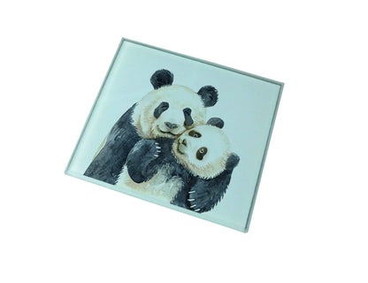 Gwaith celf ar fat diod gwydr yn dangos panda a'i genau