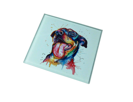 Gwaith celf ar fat diod gwydr yn dangos portread lliwgar o gi Rottweiler