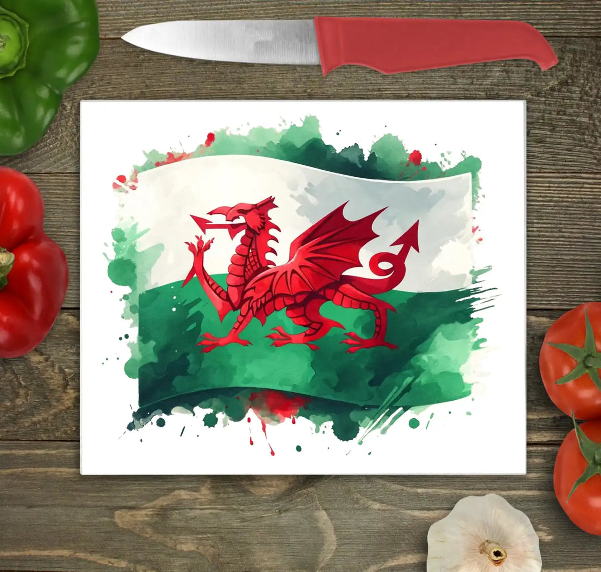 Bwrdd Torri Gwydr Draig Gymreig ar wyneb gwaith cegin